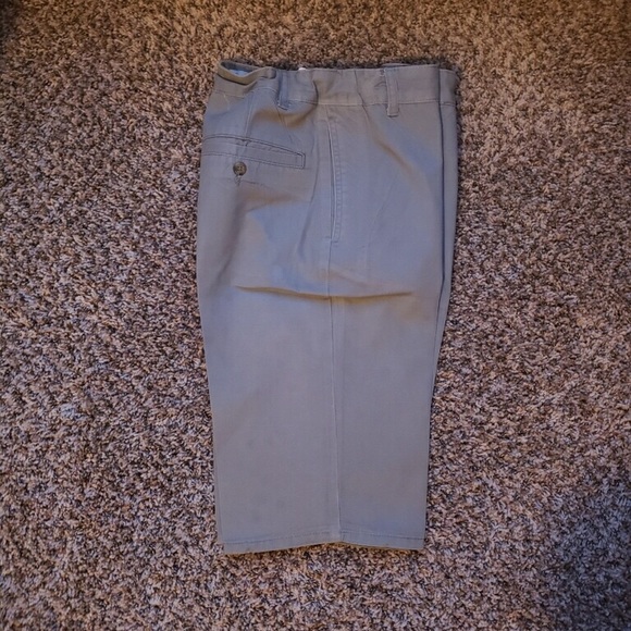 Boy's Old Navy shorts 

Color gray 

Size 14 - Picture 3 of 5
